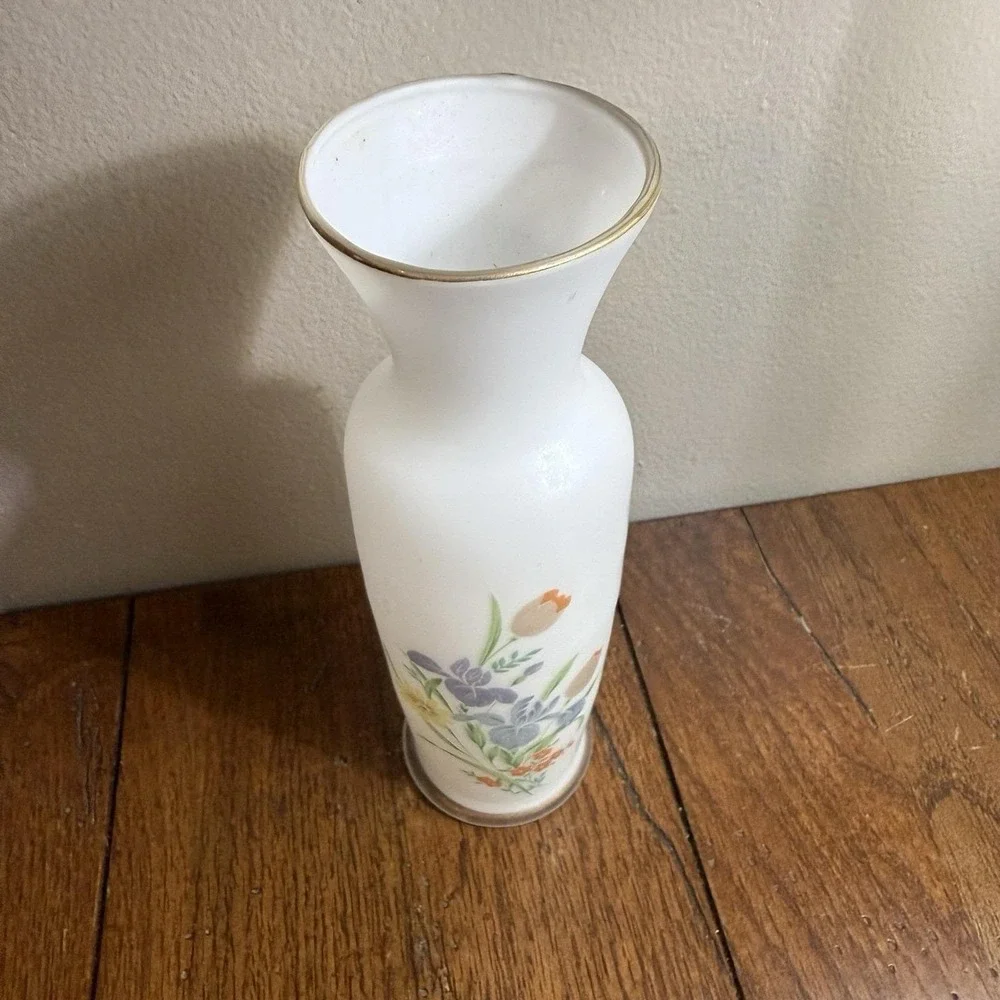 Vintage White Satin Glass Vase Butterfly Flowers Japan  Gold Trim‎ 8